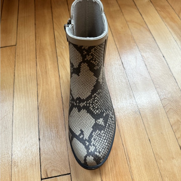 Lucky Brand Basel Rain Boots - Picture 5 of 6
